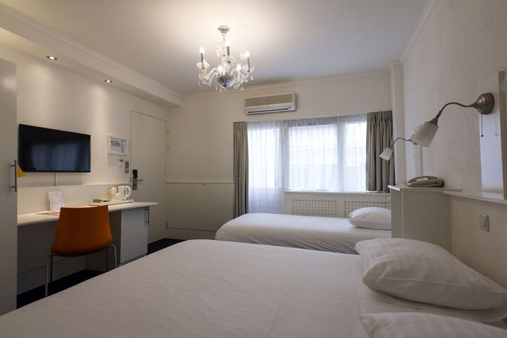 Room 7 of 60