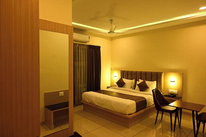 Room 7 of 32