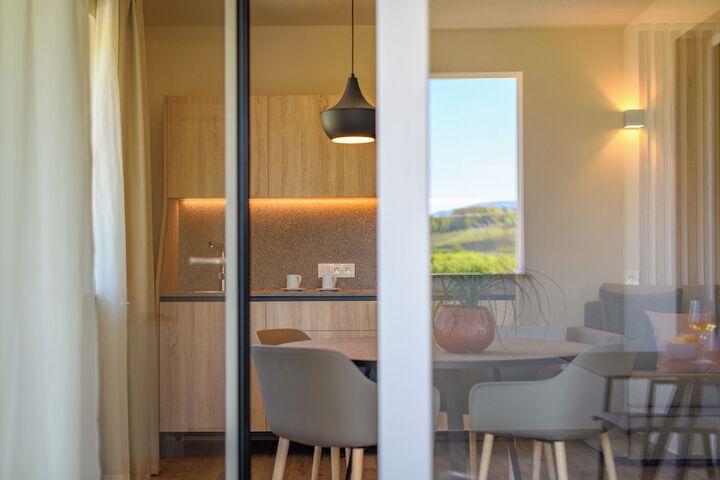 Room 45 of 208
