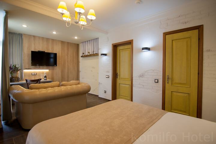 Room 8 of 81