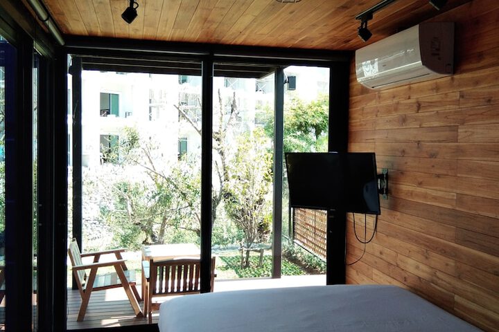 Room 15 of 100