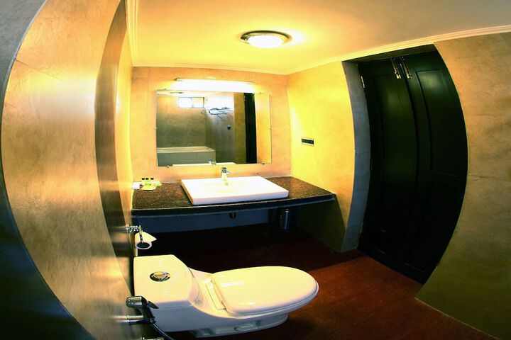 Room 10 of 37