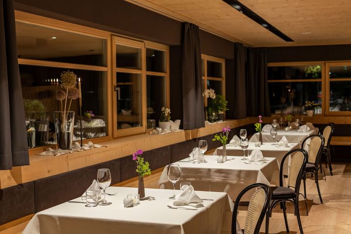 Dining 77 of 92