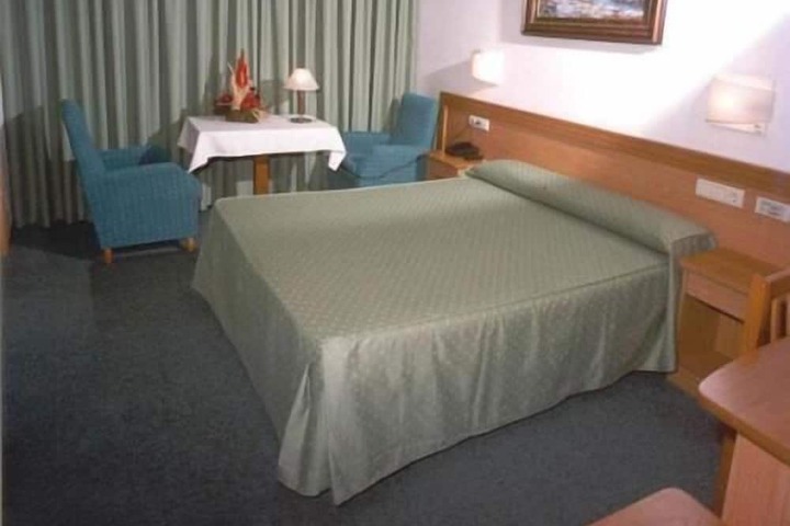 Room 7 of 14