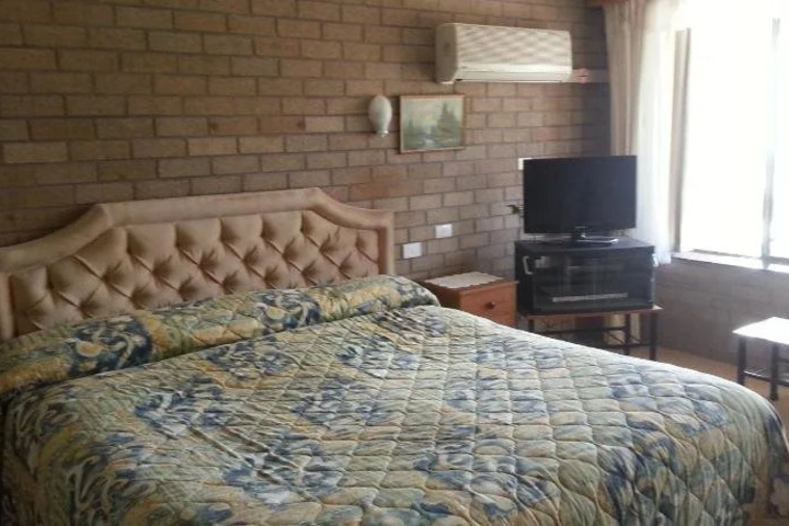 Room 2 of 16