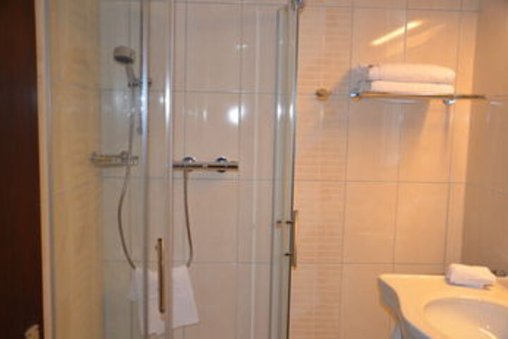 Room 5 of 42