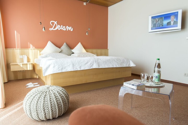 Room 4 of 38