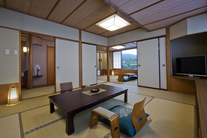 Room 4 of 30