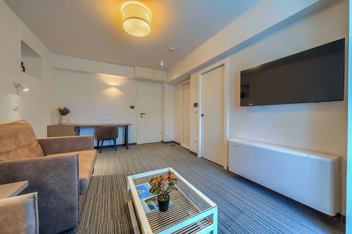 Room 41 of 93
