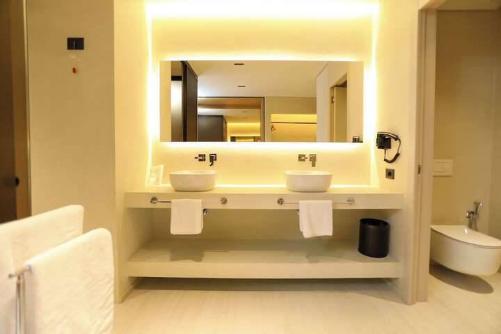 Room 62 of 100