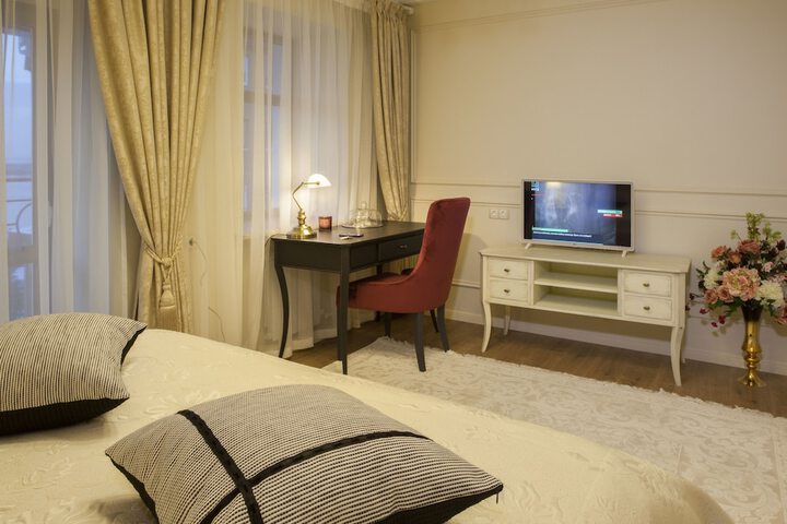 Room 11 of 46