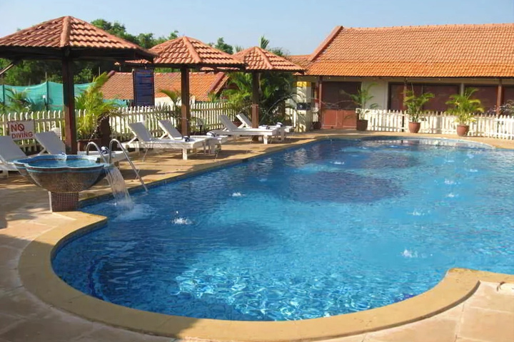 Pool Hotel