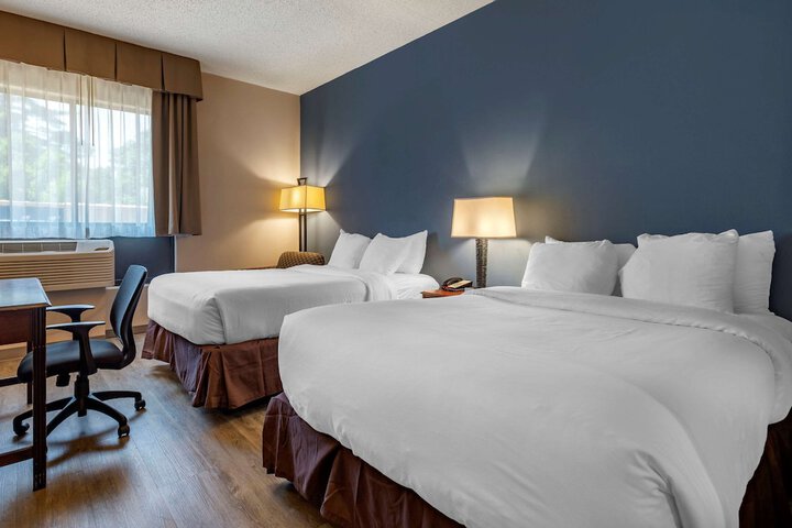 2 Double Beds (11 of 17)