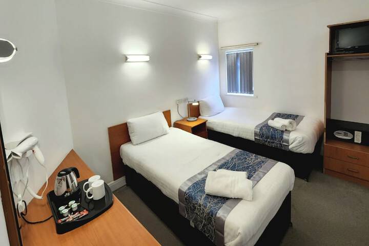 Room 8 of 9