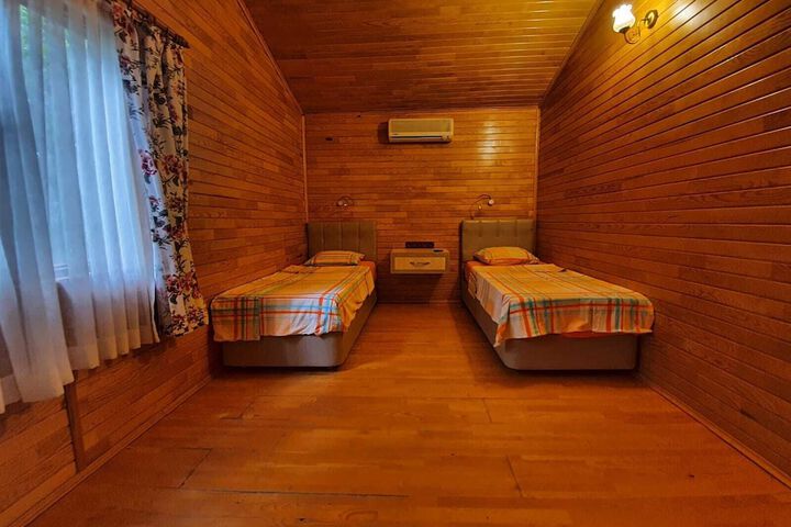 Room 7 of 80