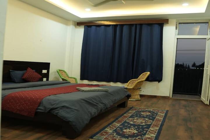 Room 8 of 16