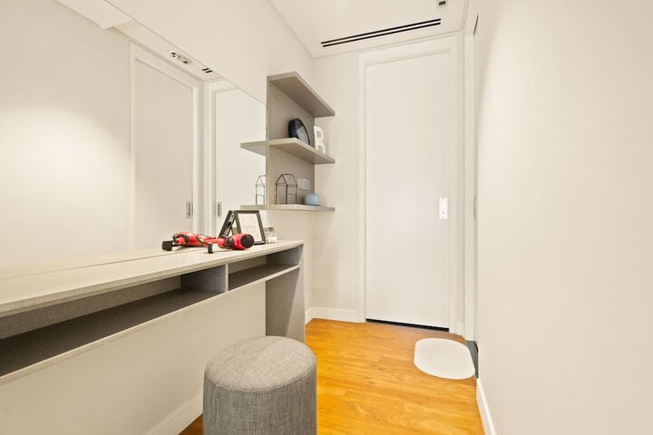 Room 152 of 216