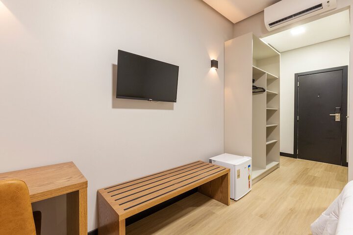 Room 9 of 62