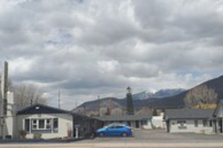 Image of PINECREST INN & SUITES