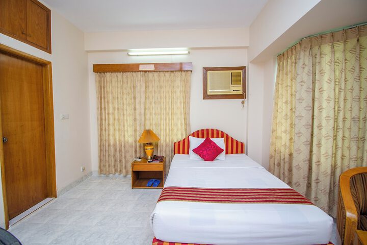 Room 3 of 43