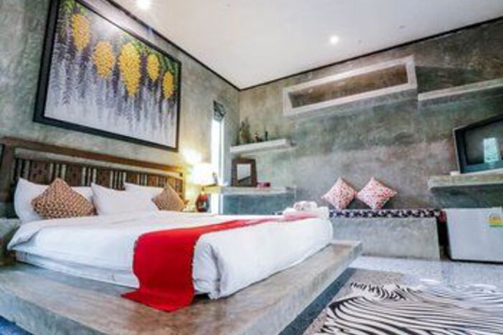 Room 6 of 28