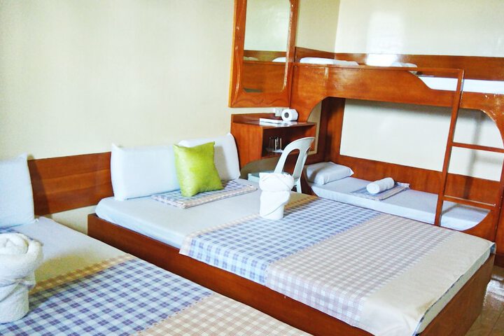 Room 5 of 118