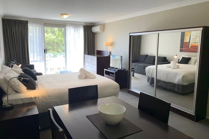 Room 4 of 13