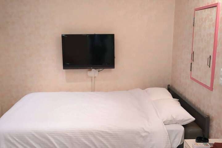 Room 10 of 22