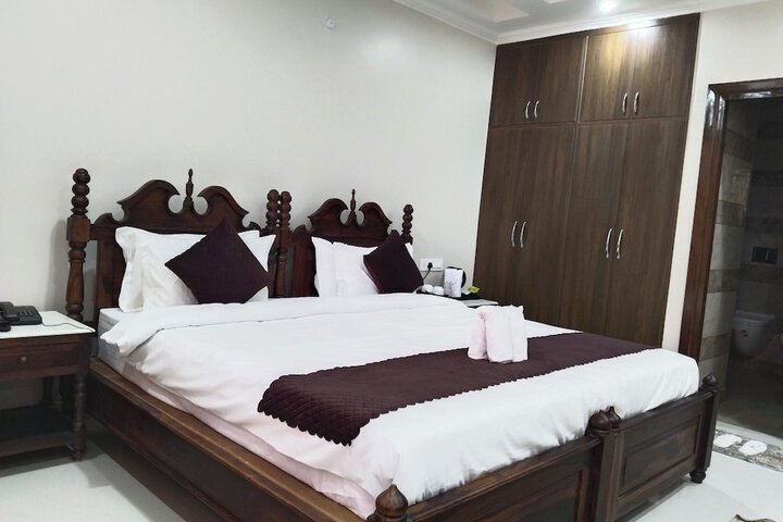 Room 27 of 77