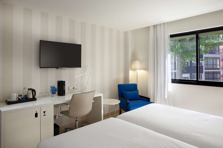 Room 5 of 27