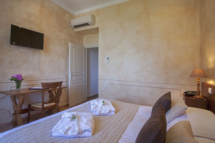 Room 18 of 77
