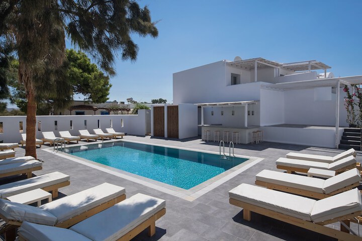 Hotel with Pool