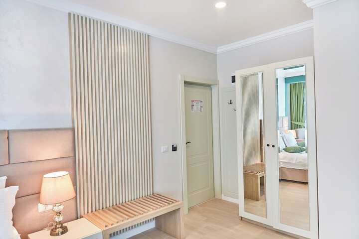 Room 48 of 100
