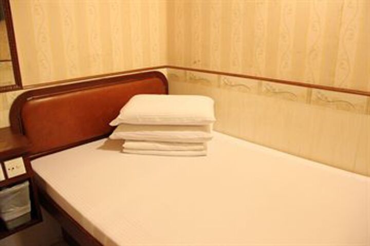 Room 5 of 44