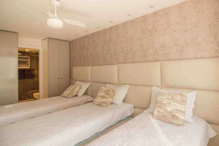 Room 4 of 19