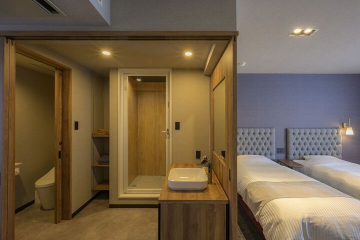 Room 6 of 51