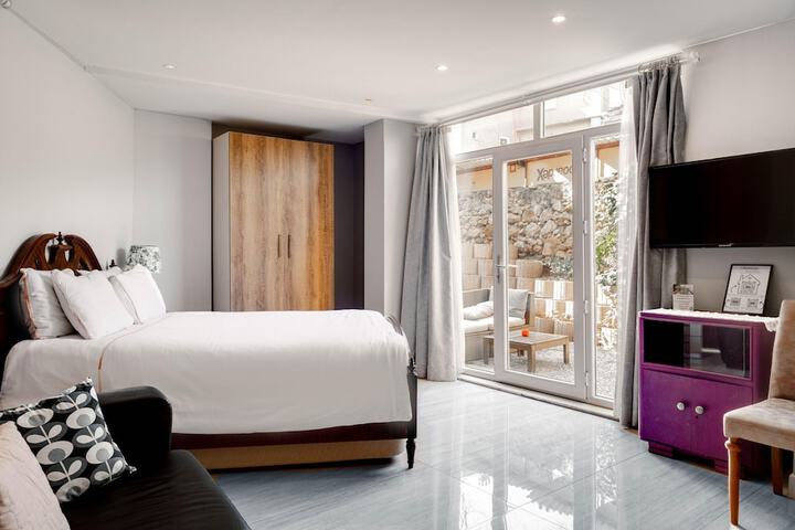 Room 4 of 32
