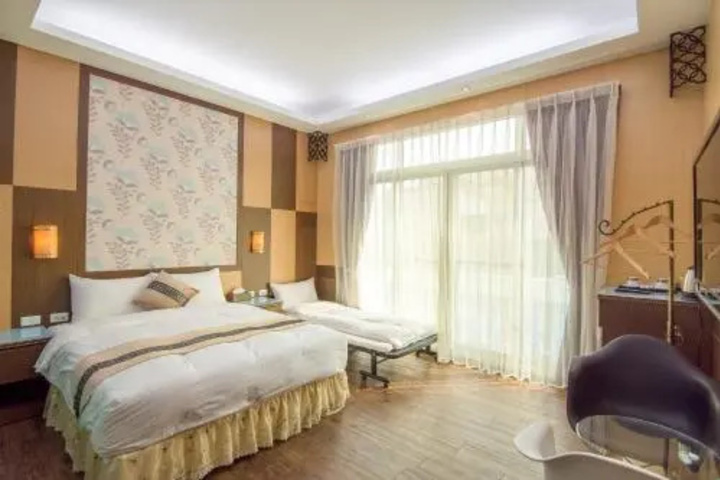 Room 3 of 9