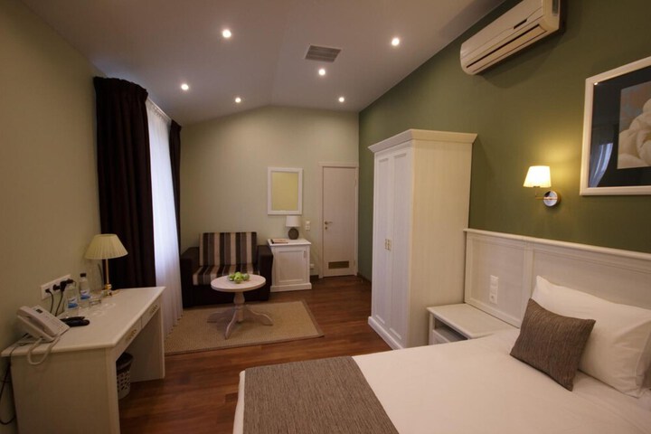 Room 28 of 66