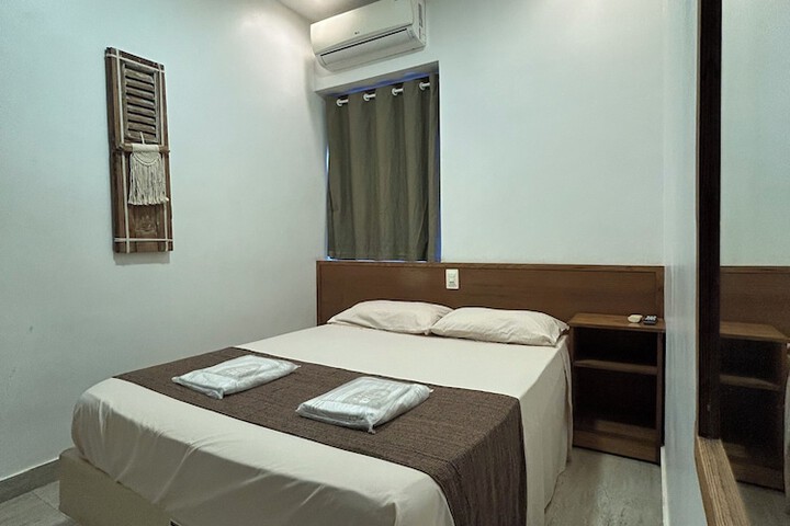 Room 4 of 25