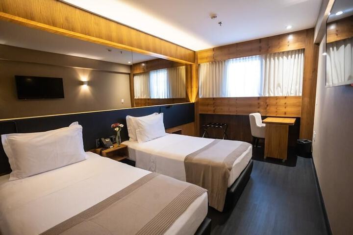Room 7 of 32