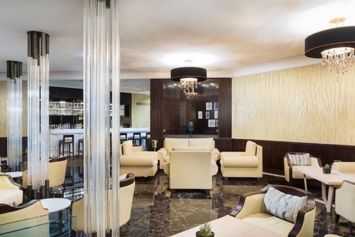 Lounge 220 of 254