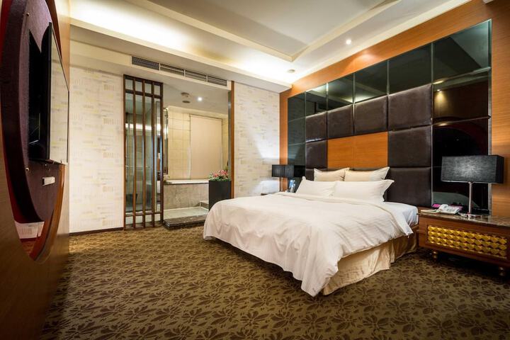 Room 10 of 24
