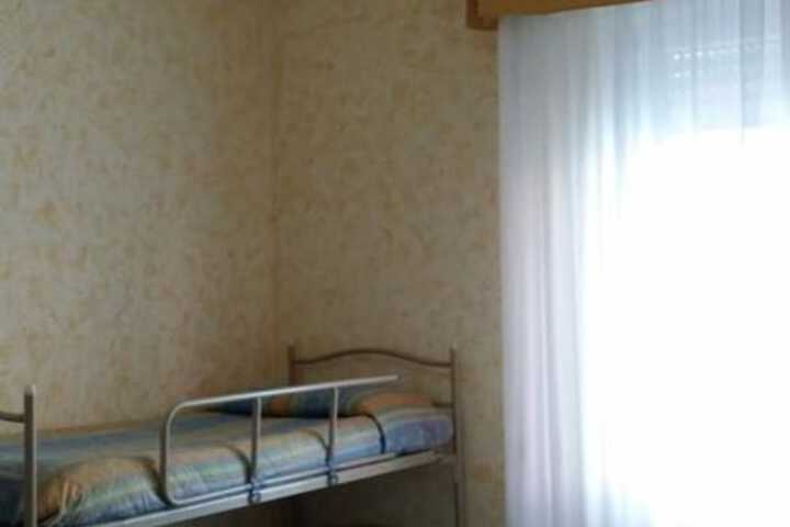 Room 15 of 34
