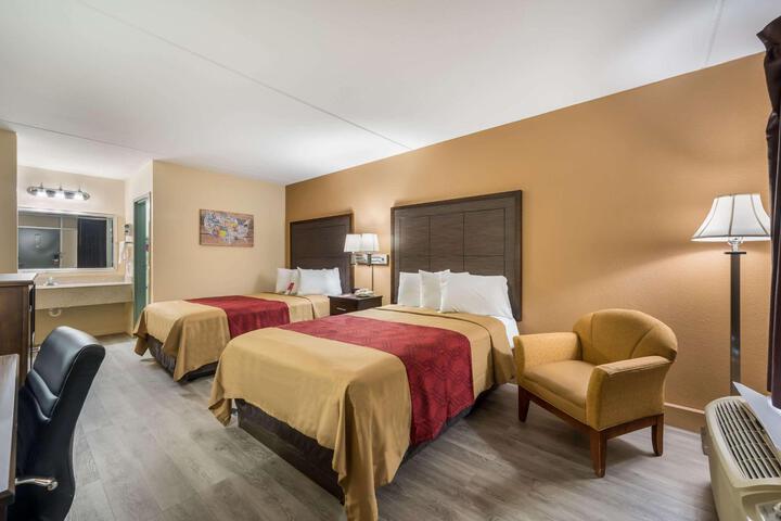 2 Double Beds (1 of 7)