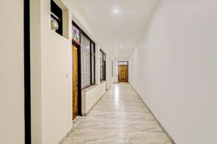OYO 76181 Hotel Raj Residency