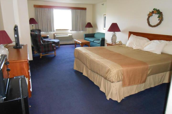 1 Queen Bed (8 of 25)