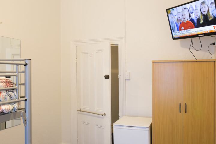 Room 2 of 35