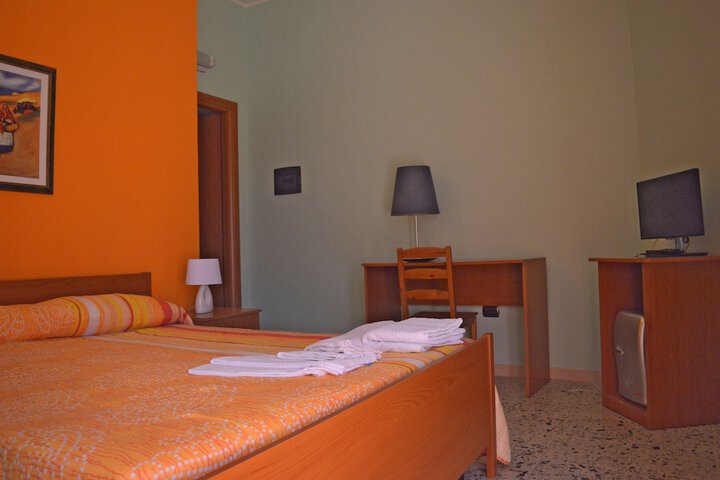 Room 3 of 37