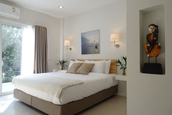 Room 14 of 102